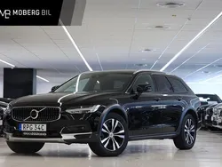 Svart Begagnad 2021 Volvo V90 CC Momentum Kombi | 319 900 kr (Marknadspris)