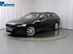 Svart Begagnad 2022 Volvo V90 Momentum Kombi | 309 900 kr (Marknadspris)