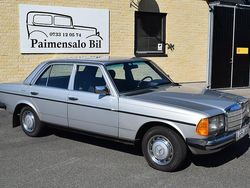 Ljusgrå Begagnad 1982 Mercedes 200 Sedan | 49 900 kr