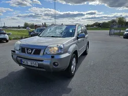 Grå Begagnad 2004 Nissan X-Trail SUV | 29 000 kr (Dyr)