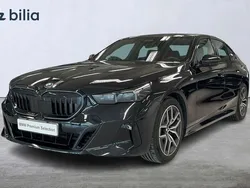 Svart Begagnad 2023 BMW 520 M Sport Sedan | 639 900 kr