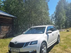 Vit Begagnad 2018 Skoda Octavia Kombi | 99 000 kr (Marknadspris)