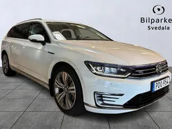 Vit Begagnad 2016 VW Passat GTE Kombi | 149 990 kr (Marknadspris)