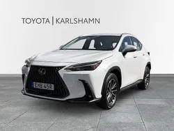 Vit Begagnad 2025 Lexus NX350h Business Edition SUV | 509 000 kr (Marknadspris)