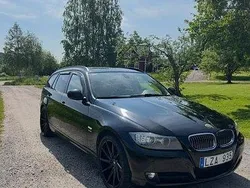 Svart Begagnad 2012 BMW 320 Kombi | 85 000 kr (Superpris)