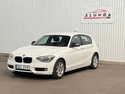 Vit Begagnad 2013 BMW 116 Sport Line Halvkombi | 84 900 kr (Marknadspris)