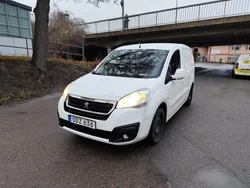 Vit Begagnad 2016 Peugeot Partner Minibuss | 89 000 kr (Bra pris)