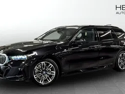 Svart (black) Begagnad 2024 BMW 530e M Sport Kombi | 678 700 kr (Bra pris)