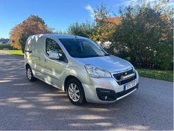 Grå Begagnad 2016 Peugeot Partner Minibuss | 47 500 kr (Bra pris)