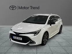 Vit Ny 2025 Toyota Corolla Style Kombi | 379 900 kr (Lite dyr)