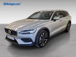 Silver Begagnad 2024 Volvo V60 CC Plus Kombi | 461 900 kr (Marknadspris)