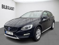 Svart Begagnad 2018 Volvo V60 CC Standard Kombi | 214 800 kr (Marknadspris)