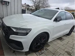 Vit Begagnad 2023 Audi Q8 S-Line SUV | 850 000 kr