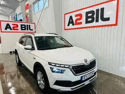 Vit Begagnad 2023 Skoda Kamiq ScoutLine SUV | 269 900 kr (Marknadspris)