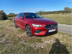 Röd Begagnad 2020 Volvo S60 Momentum Sedan | 248 000 kr (Marknadspris)