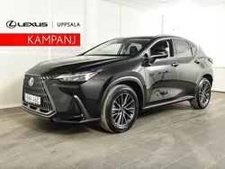 Svart Begagnad 2023 Lexus NX450h+ Business Edition SUV | 574 900 kr (Marknadspris)