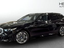 Svart (black) Begagnad 2025 BMW 530e M Sport Kombi | 638 700 kr (Bra pris)