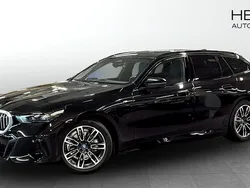 Svart (black) Begagnad 2025 BMW 530e M Sport Kombi | 638 700 kr (Bra pris)