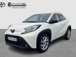 Vit Begagnad 2022 Toyota Aygo X Play SUV | 158 999 kr