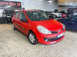 Röd Begagnad 2006 Renault Clio II Halvkombi | 29 900 kr (Marknadspris)