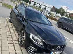 Svart Begagnad 2015 Volvo V60 R-Design Kombi | 177 900 kr (Marknadspris)