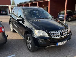 Svart Begagnad 2009 Mercedes ML350 SUV | 94 000 kr
