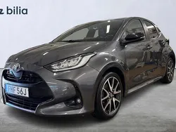 Grå Begagnad 2022 Toyota Yaris Hybrid Style Halvkombi | 209 900 kr (Marknadspris)