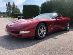 Mörkröd (röd) Begagnad 2000 Chevrolet Corvette Sportkupé | 179 000 kr (Marknadspris)