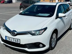 Vit Begagnad 2016 Toyota Auris Touring Sports Kombi | 99 000 kr (Marknadspris)