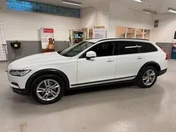 Vit Begagnad 2017 Volvo V90 CC Kombi | 179 900 kr (Dyr)
