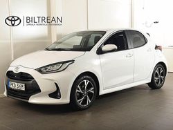 Vit Begagnad 2024 Toyota Yaris Hybrid Active Halvkombi | 269 900 kr (Dyr)