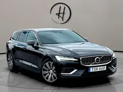 Svart Begagnad 2021 Volvo V60 Inscription Kombi | 275 000 kr (Marknadspris)