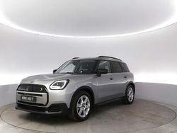 Grå Begagnad 2024 Mini Countryman SUV | 439 900 kr