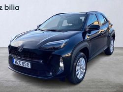 Svart Begagnad 2025 Toyota Yaris Hybrid Active SUV | 309 900 kr (Marknadspris)