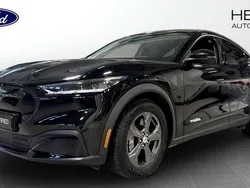 Svart (black) Begagnad 2021 Ford Mustang Mach-E SUV | 369 900 kr (Superpris)
