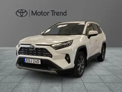 Vit Begagnad 2023 Toyota RAV4 Hybrid Executive SUV | 399 900 kr (Bra pris)