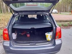 Grå Begagnad 2005 Toyota Avensis Kombi | 37 000 kr (Marknadspris)