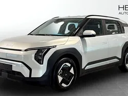 Grå (silver) Ny 2025 Kia EV3 3 SUV | 428 900 kr (Marknadspris)