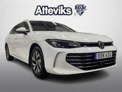 Vit Begagnad 2024 VW Passat Business Kombi | 344 900 kr (Lite dyr)