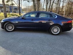 Blå Begagnad 2016 Jaguar XF Sedan | 215 000 kr
