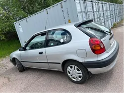 Silver Begagnad 2001 Toyota Corolla Halvkombi | 14 000 kr (Marknadspris)