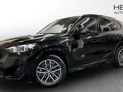 Svart (black) Begagnad 2023 BMW X1 M Sport SUV | 458 700 kr (Marknadspris)