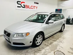Ljusgrå Begagnad 2008 Volvo V70 Momentum Kombi | 39 900 kr (Bra pris)