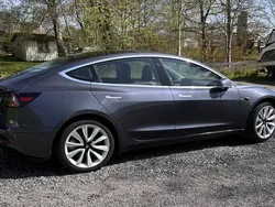 Grå Begagnad 2020 Tesla Model 3 Long Range Sedan | 260 000 kr (Bra pris)