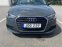 Grå Begagnad 2017 Audi A3 Sportback Comfort Halvkombi | 210 000 kr (Dyr)