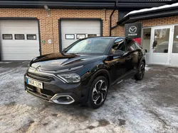 Svart perla nera metallic Begagnad 2023 Citroën C4 PureTech Halvkombi | 234 500 kr (Marknadspris)