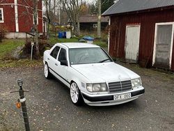 Begagnad 1989 Mercedes 200 Sedan | 40 000 kr