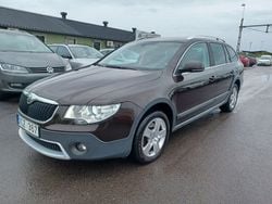 Mörkbrun Begagnad 2012 Skoda Superb Elegance Kombi | 74 900 kr (Marknadspris)
