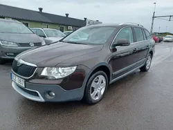 Mörkbrun Begagnad 2012 Skoda Superb Elegance Kombi | 74 900 kr (Marknadspris)