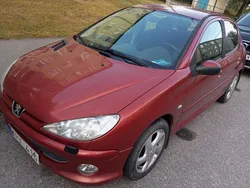 Röd Begagnad 2006 Peugeot 206 Halvkombi | 9 500 kr (Superpris)
